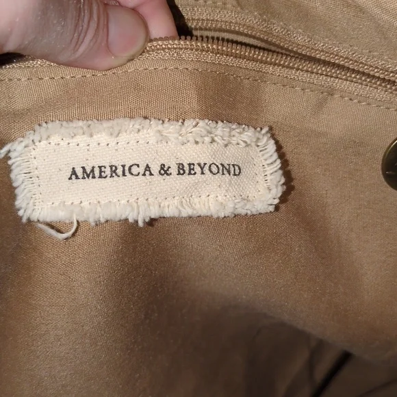 Elegant Cream and Tan Women's Tote Bag - Picture 4 of 7